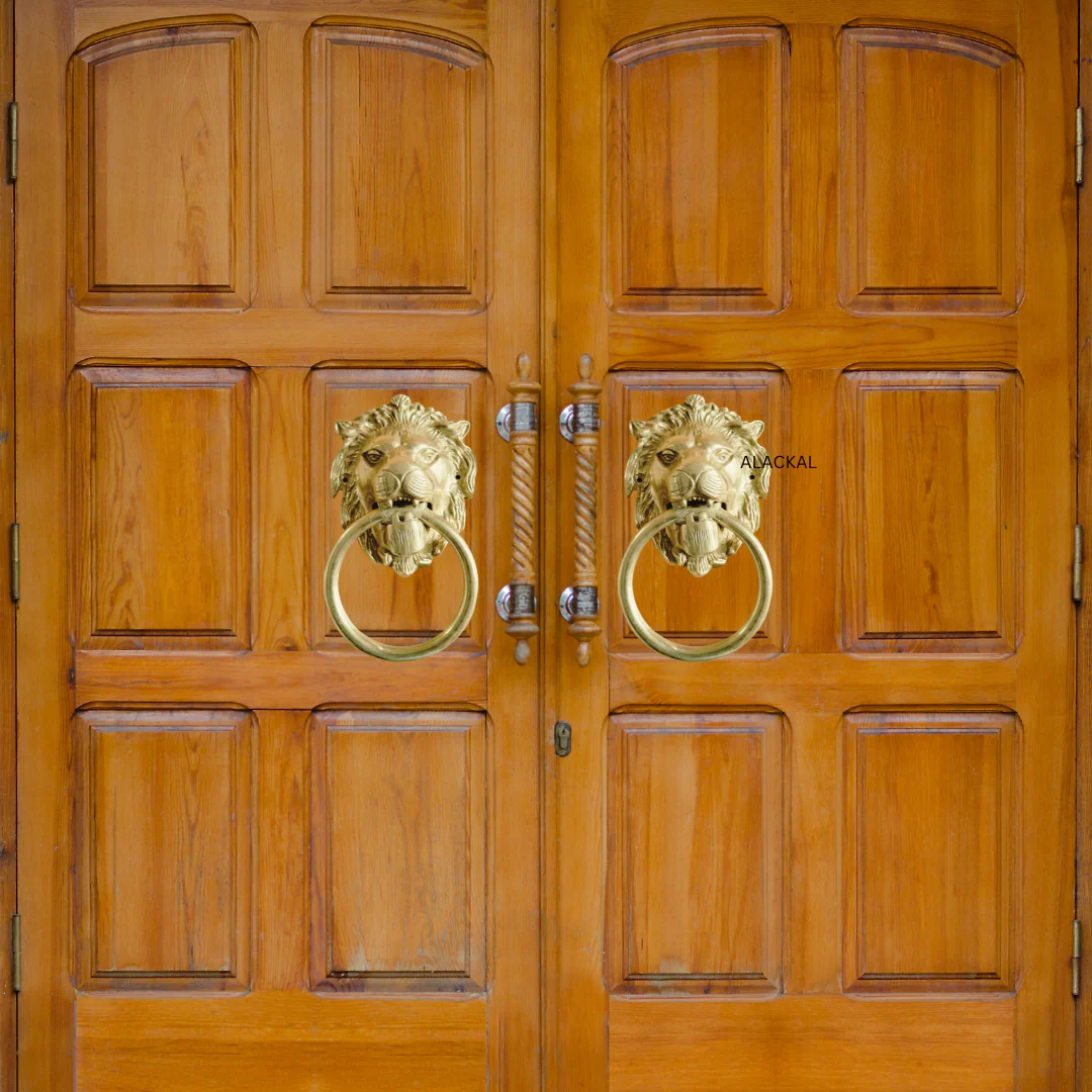 BRASS LION HEADED DOOR KNOCKER WITH SCREWS - Image 5
